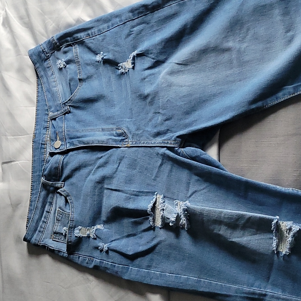 🌟 Boutique Distressed Skinny Ankle Jeans - Picture 5 of 10